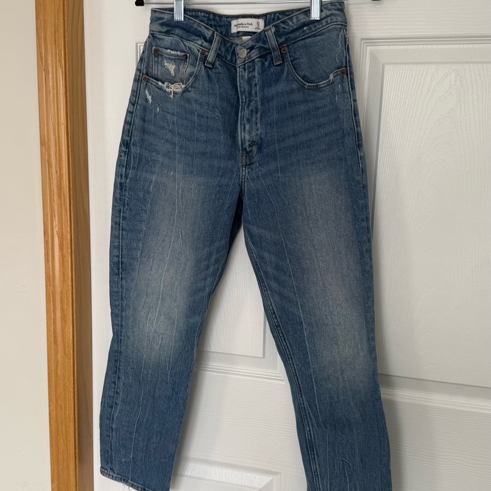 Abercrombie & Fitch Jeans Distressed Mid Wash Blue Jeans cropped high rise SZ 27